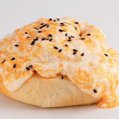Булочка с горбушей и картофелем в Love Buns по цене 309 ₽