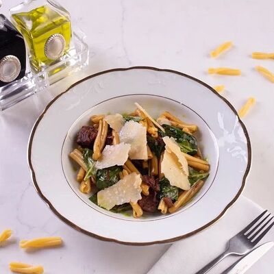 Казаречче с рваными говяжьими щечками и соусом демиглас в Лобби бар по цене 1070 ₽