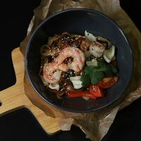 Wok с говядиной и пшеничной лапшой в Sushi Box