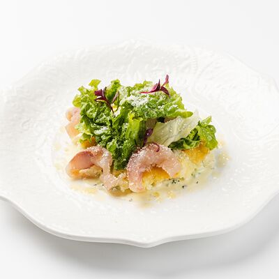 Салат из малосольного омуля и мятого картофеля в Омулевочная по цене 400 ₽