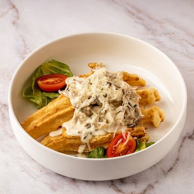 Сырная вафля с курицей, вешенками в сливочном соусе в Кофейня Пенка по цене 480 ₽