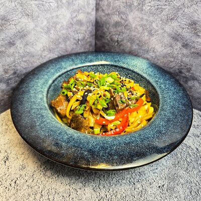 Удон с говядиной в Сытый гусь по цене 580 ₽