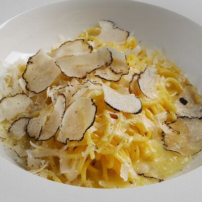 Спагетти с трюфелем и пармезаном в L Atelier Petrovka по цене 1590 ₽