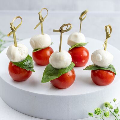 Капрезе в миниатюре в KanapeFest по цене 2080 ₽