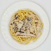 Макароны с курицей и грибами в Уголок