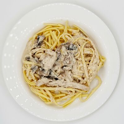 Макароны с курицей и грибами в Уголок по цене 370 ₽
