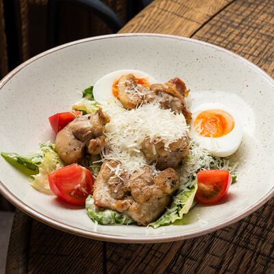 Цезарь с курицей в Парус по цене 1250 ₽