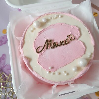 Бенто-торт с акриловым топпером Маме в Чародейка сладостей по цене 2126 ₽