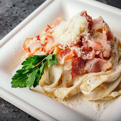 Паста Карбонара в Bourbon по цене 420 ₽