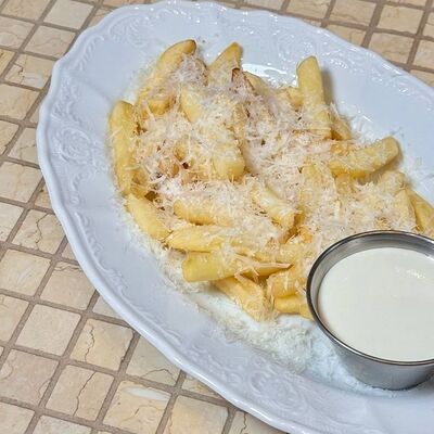 Картофель фри с муссом пармезан в Мари по цене 260 ₽