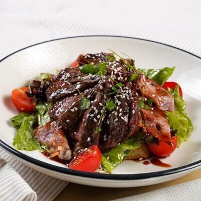 Стейк-салат с телятиной в Компот по цене 670 ₽