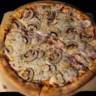 Пицца Ветчина-грибы в Богатырь по цене 700 ₽