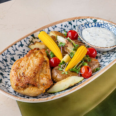 Куриная грудка с овощами в чесночном масле в Муссоны по цене 980 ₽