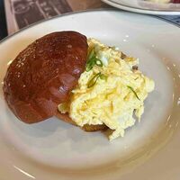 Бургер скрэмбл в Paul