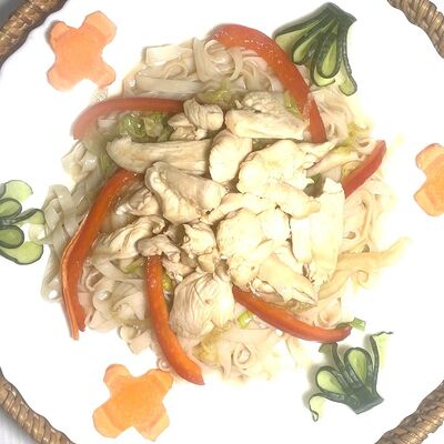 Фо с жареной курицейв Pho +84 по цене 550 ₽