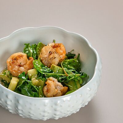 Салат из королевских креветок и авокадо в Avgust13 по цене 1350 ₽