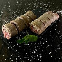 Шоколадные роллы с клубникой в ОРИГАМИ