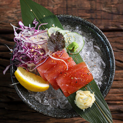 Сашими Тунец, дайкон и красная капуста в Zuka по цене 890 ₽