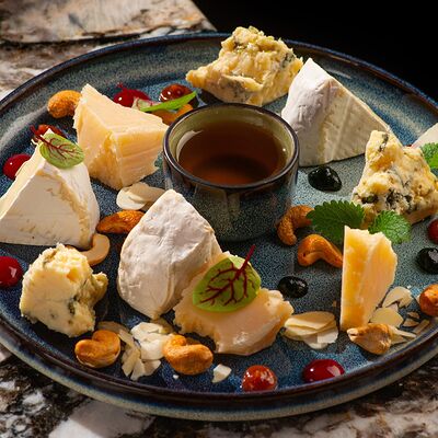 Ассорти сыров в Hookah Place по цене 1100 ₽