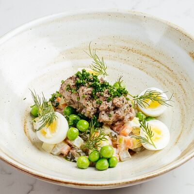 Оливье с тартаром из говядины в Hello Wine по цене 530 ₽