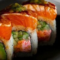 Филадельфия татаки с сальсой из манго в More More