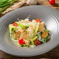 Цезарь с куриной грудкой в Мясо & Хинкали