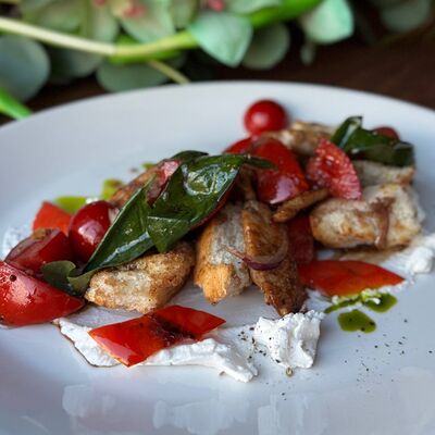 Тосканский салат с цыпленком и рикоттой в Seven по цене 660 ₽