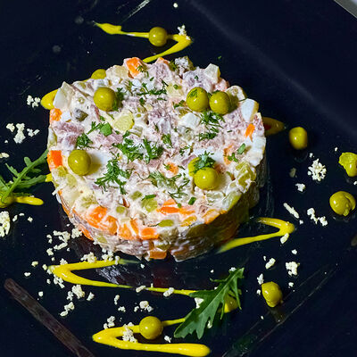 Оливье с говядиной в Кафе Наше Место по цене 380 ₽