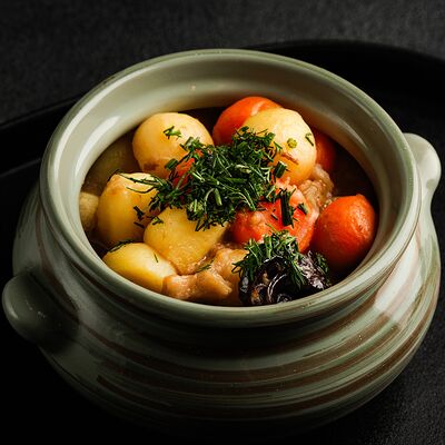 Жаркое из говядины с черносливом в Де'рибас по цене 735 ₽