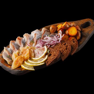 Сельдь с икрой и молодым картофелем гриль в Мируки & Итальяно по цене 595 ₽