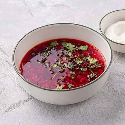 Борщ с говядиной и сметаной в Шоколадница по цене 490 ₽