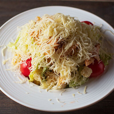 Салат Цезарь с курицей в Hot Chicken по цене 30000 ₽