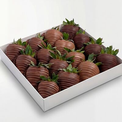 Клубника тёмно-молочная ночь M в Клубника в шоколаде VeryBerryLab по цене 4990 ₽