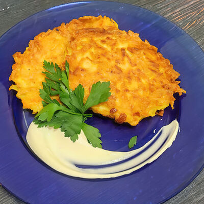 Драники картофельные со сметаной в Сытый лис по цене 275 ₽