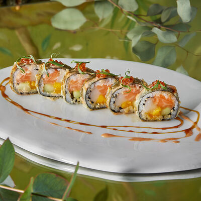 Теплый ролл с лососем и гребешком в Turandot по цене 1990 ₽