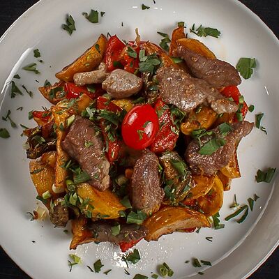 Жареха со свининой в Капибара по цене 439 ₽