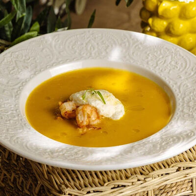 Тыквенный крем-суп с креветкамив Dodici Italy по цене 770 ₽