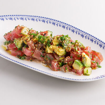 Тартар из тунца и авокадо с имбирно-цитрусовой заправкойв Crevette по цене 890 ₽