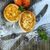 Сырники классические со сметанойв Чанахи