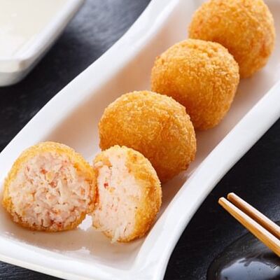 Японские хрустящие шарики Кани Муни в Mr.Mao по цене 400 ₽