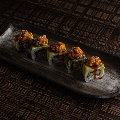 Ролл Хрустящая креветка с тартаром из сибаса и манго в Asian Hands по цене 1236 ₽