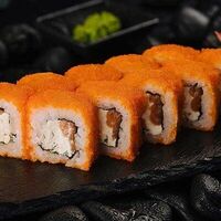 Ролл Калифорния с лососем в Sushi House