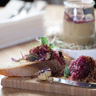 Куриный паштет с желе из вина с луковым джемом в Wine Religion по цене 490 ₽