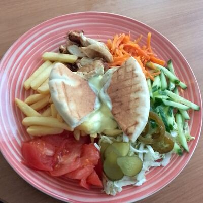 Шаверма на тарелки со свининойв Лайт хаус по цене 780 ₽