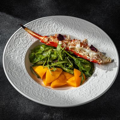 Салат с камчатским крабом и манго в Everest continental по цене 1600 ₽