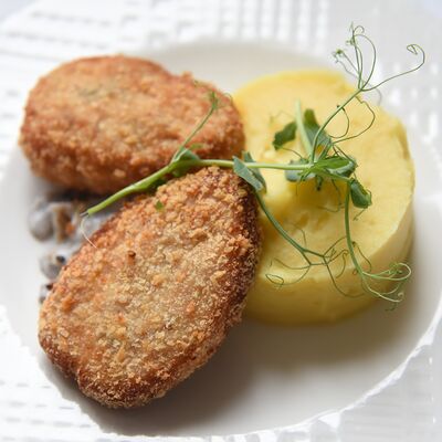 Куриные котлеты с картофельным пюре в Сметана на Б. Садовой по цене 469 ₽