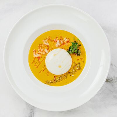 Тыквенный суп с креветками, мусс из пармезанав Реснота по цене 950 ₽