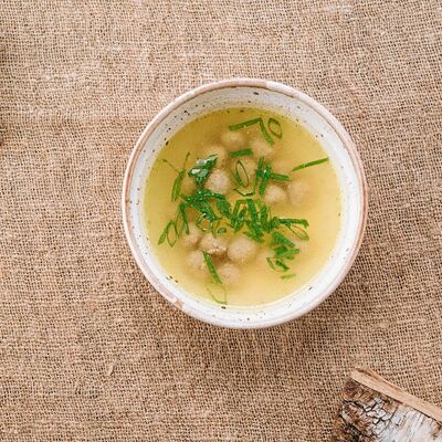 Куриный бульон с фрикадельками в Кафе-парк Теремок по цене 180 ₽