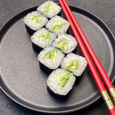 Классика Авокадо в Лосось Sushi & Oysters по цене 270 ₽