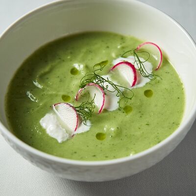 Гаспаччо из огурца и авокадо в Scrocchiarella Римская Пицца по цене 720 ₽